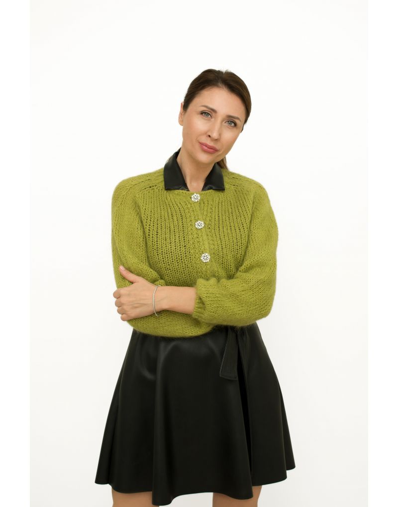 Kurze Strickjacke mit SchmuckknÃ¶pfenÂ 